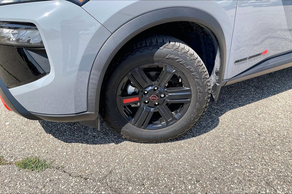 Used 2025 Nissan Rogue SV AWD/4WD image 4