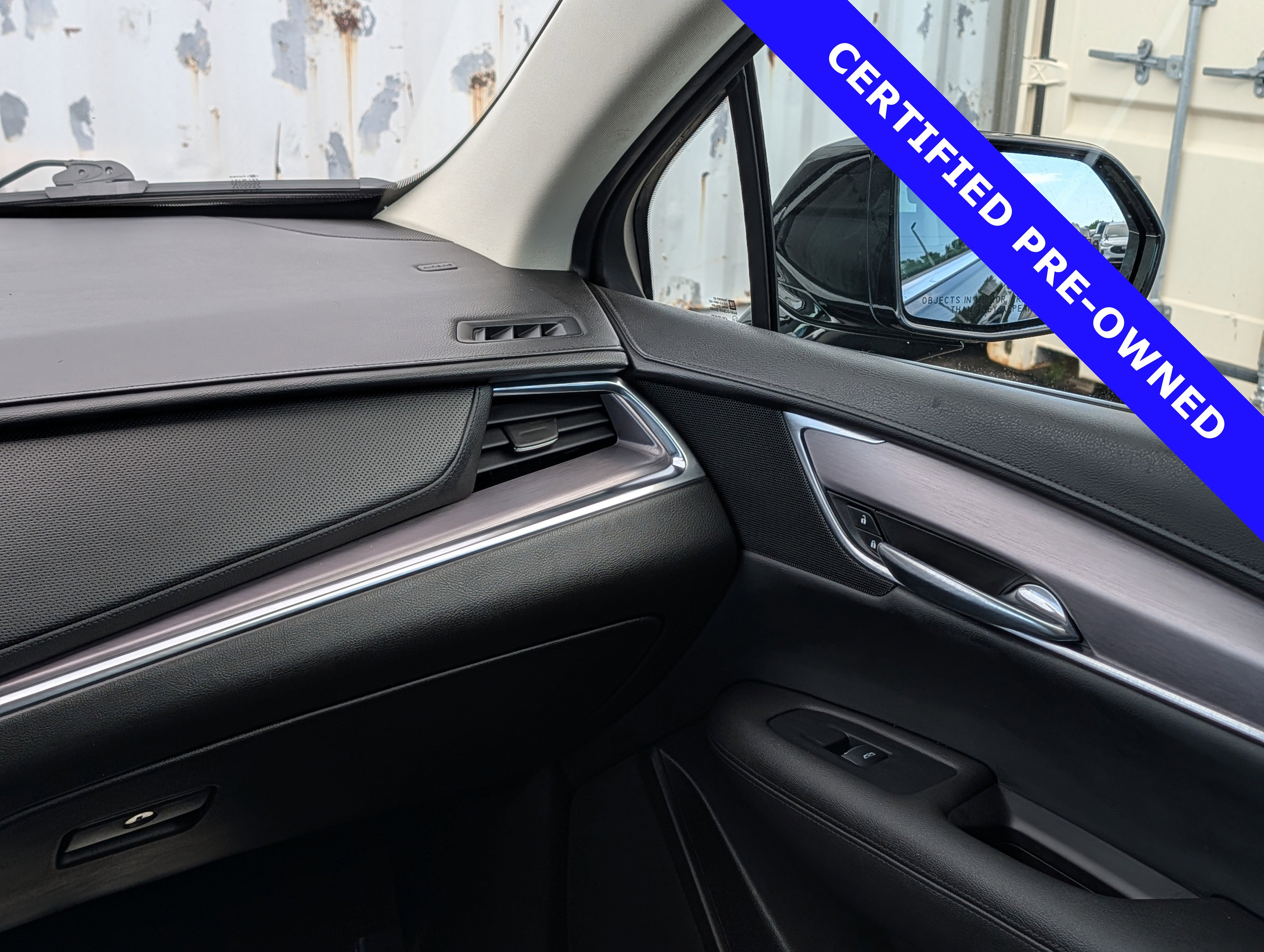 Used 2017 Cadillac XT5 Luxury w/ Driver Awareness Package FWD image 18