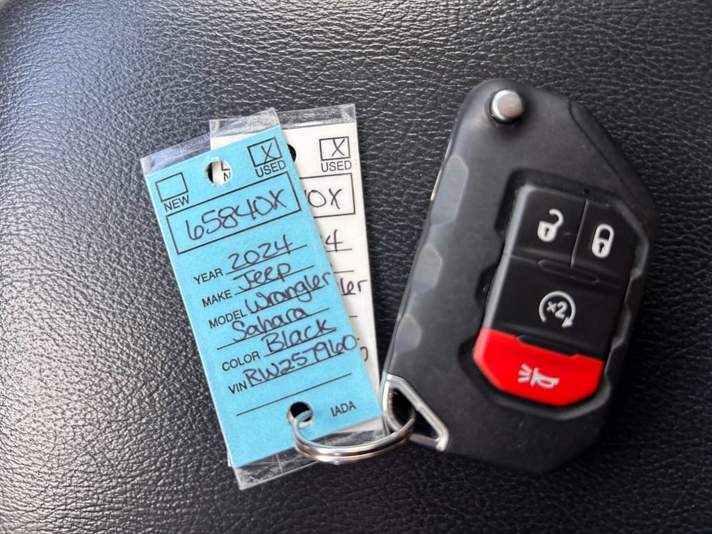 Used 2024 Jeep Wrangler Unlimited Sahara AWD/4WD image 33