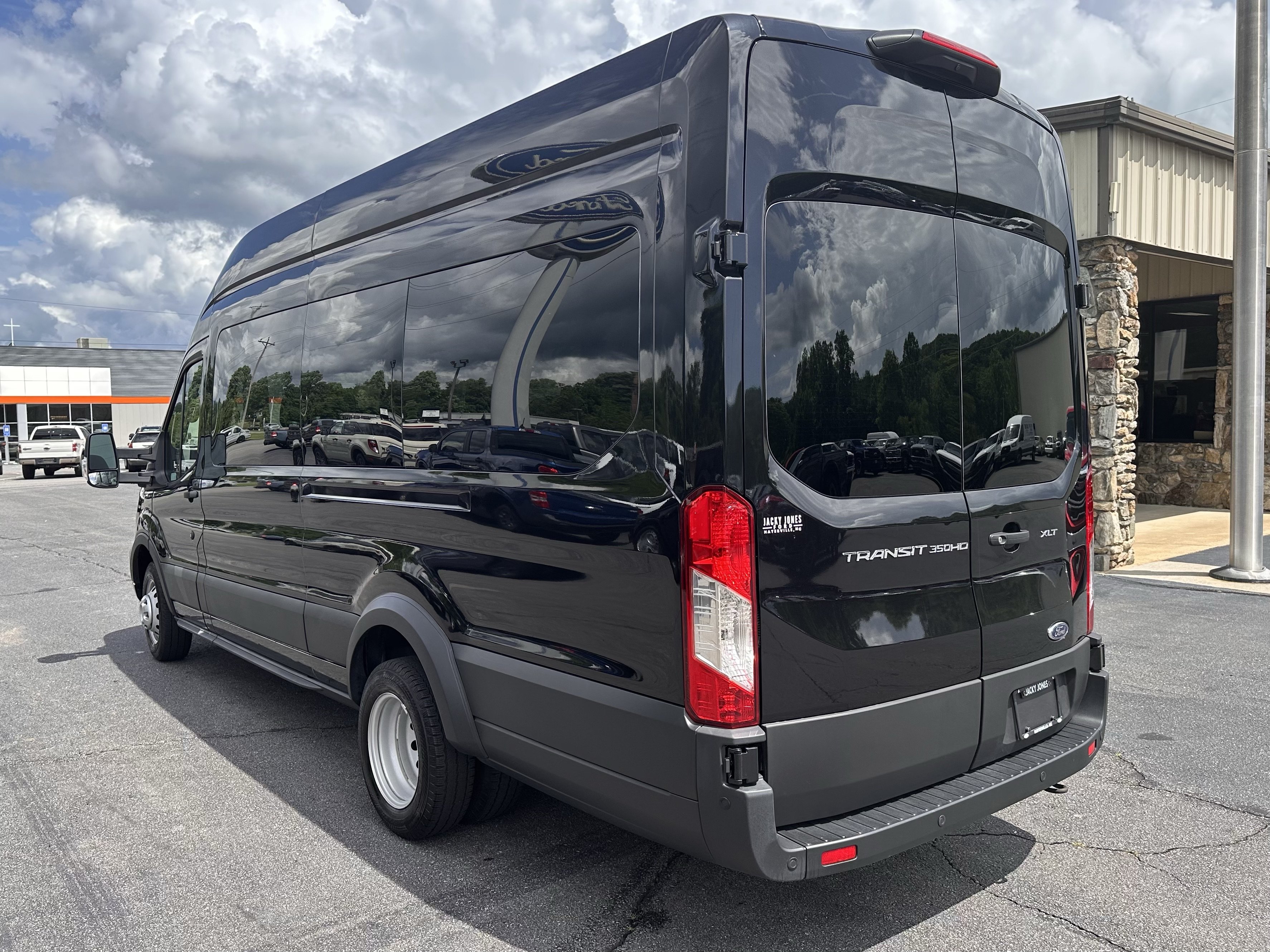 Certified 2025 Ford Transit 350 XLT RWD image 7