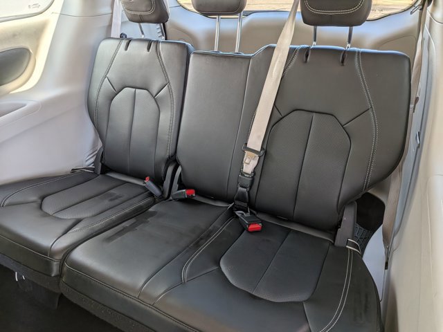 Used 2023 Chrysler Pacifica Touring-L image 28