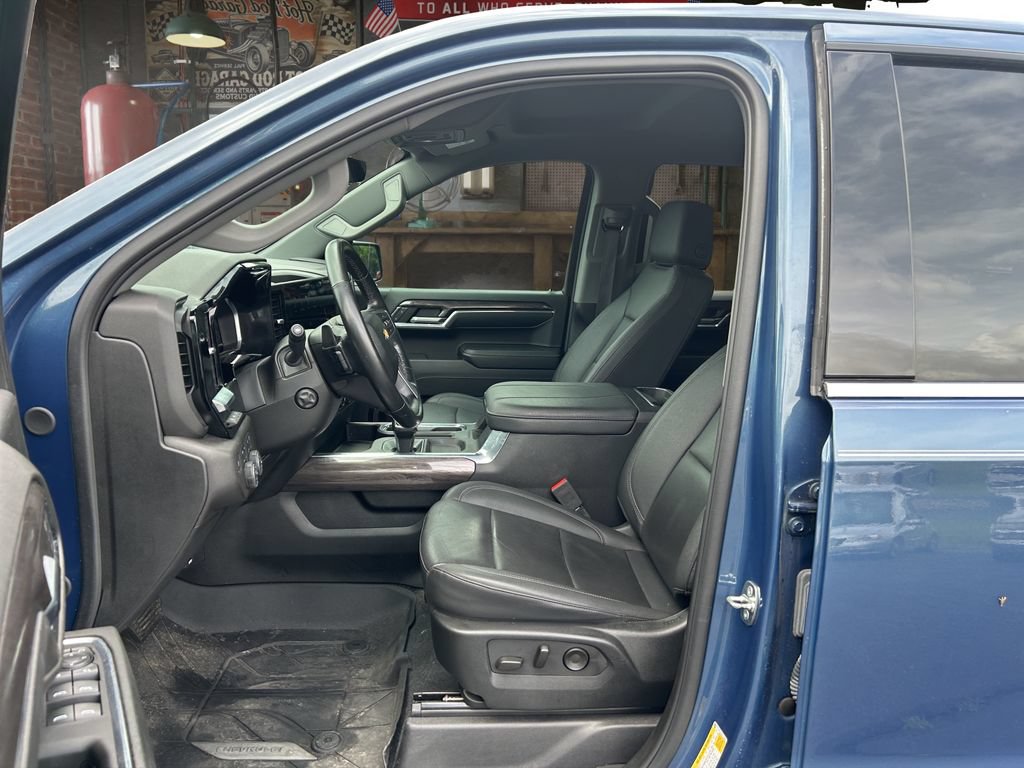 Used 2024 Chevrolet Silverado 1500 LTZ w/ Technology Package AWD/4WD image 19