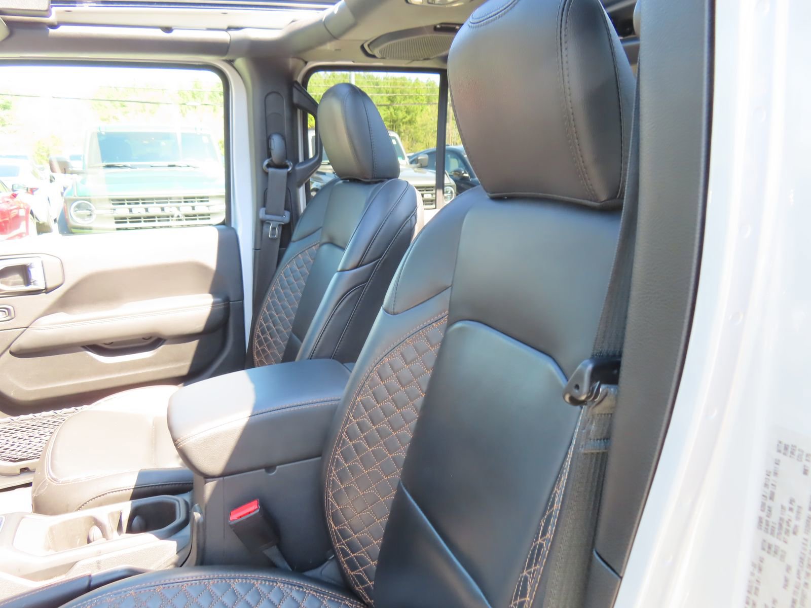 Used 2023 Jeep Wrangler Unlimited Sahara image 29