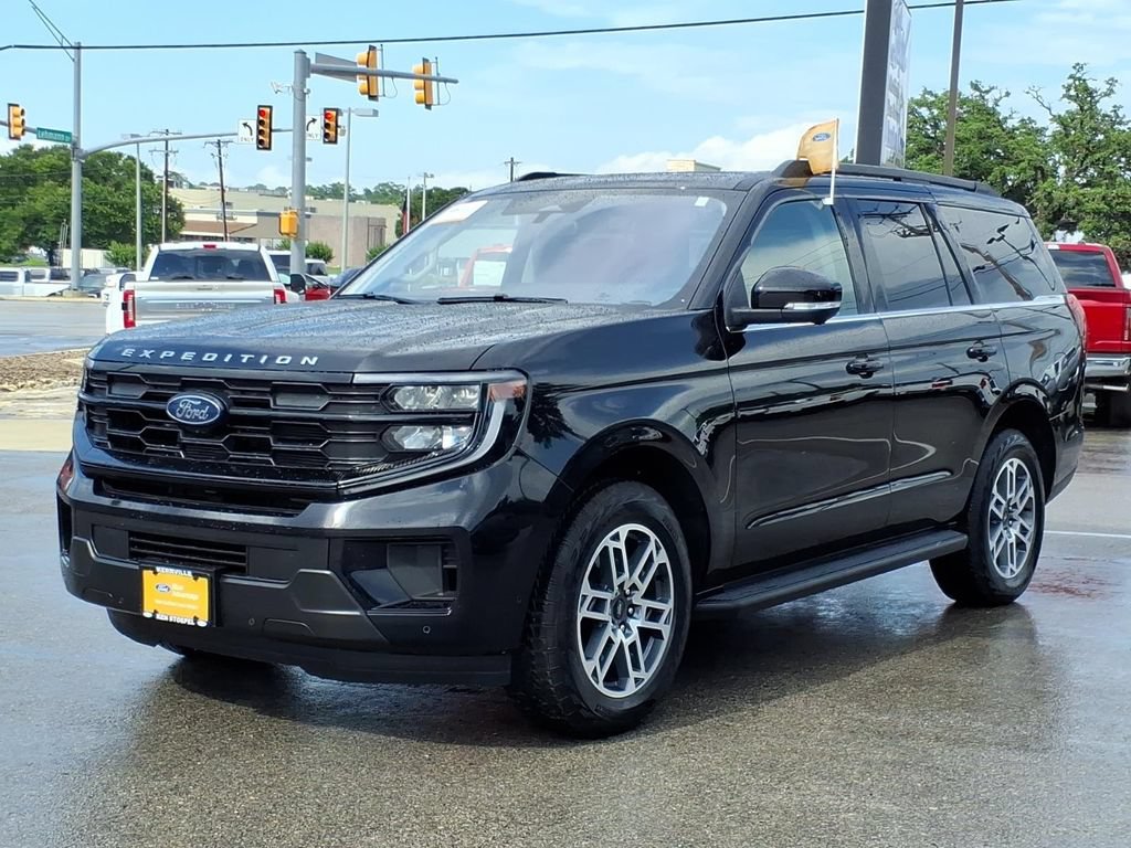 Certified 2025 Ford Expedition Active AWD/4WD image 12