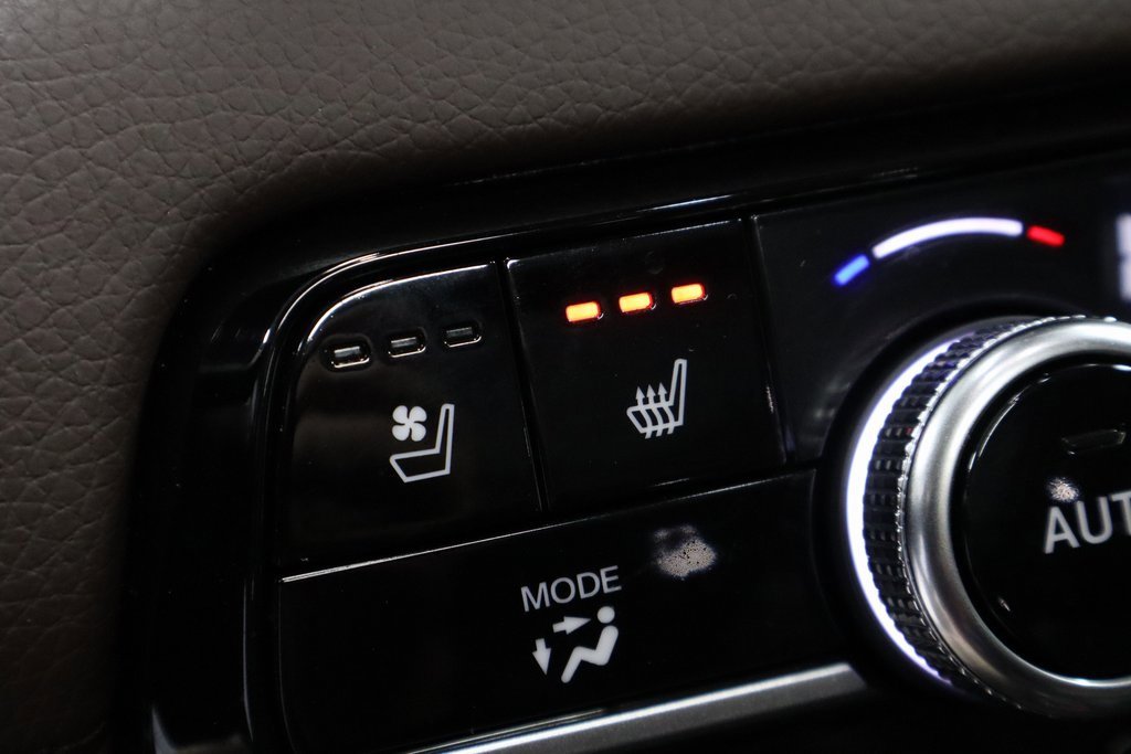 Used 2025 Honda Pilot Elite image 4