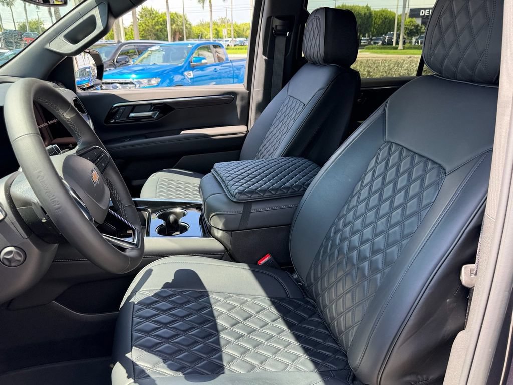 Used 2026 Chevrolet Suburban Premier RWD image 11