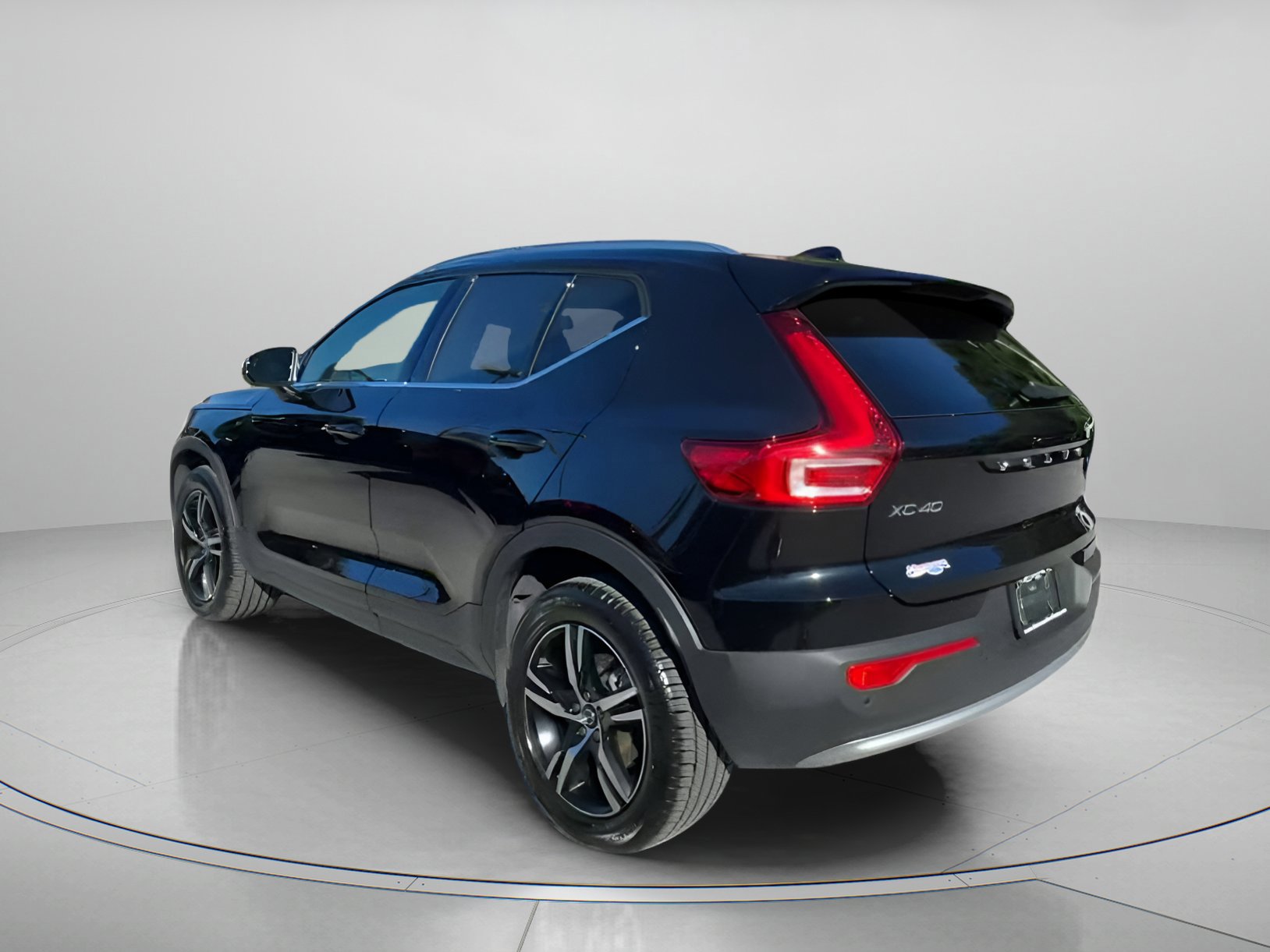 Used 2025 Volvo XC40 B5 Core image 12