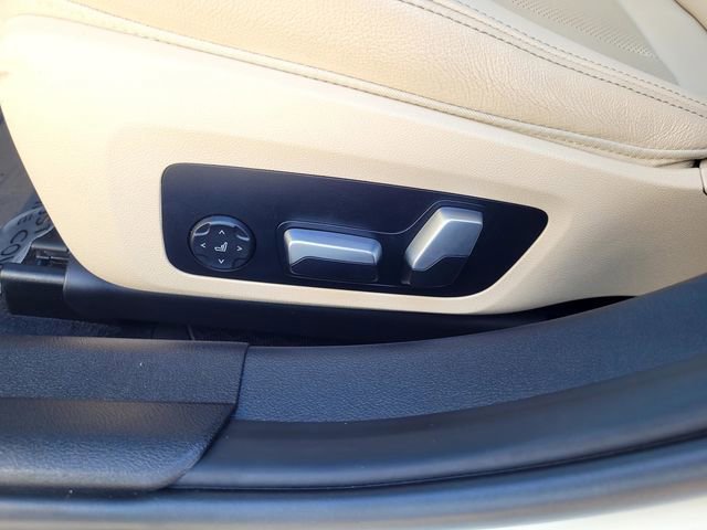 Used 2022 BMW 330i Sedan w/ M Sport Package image 11