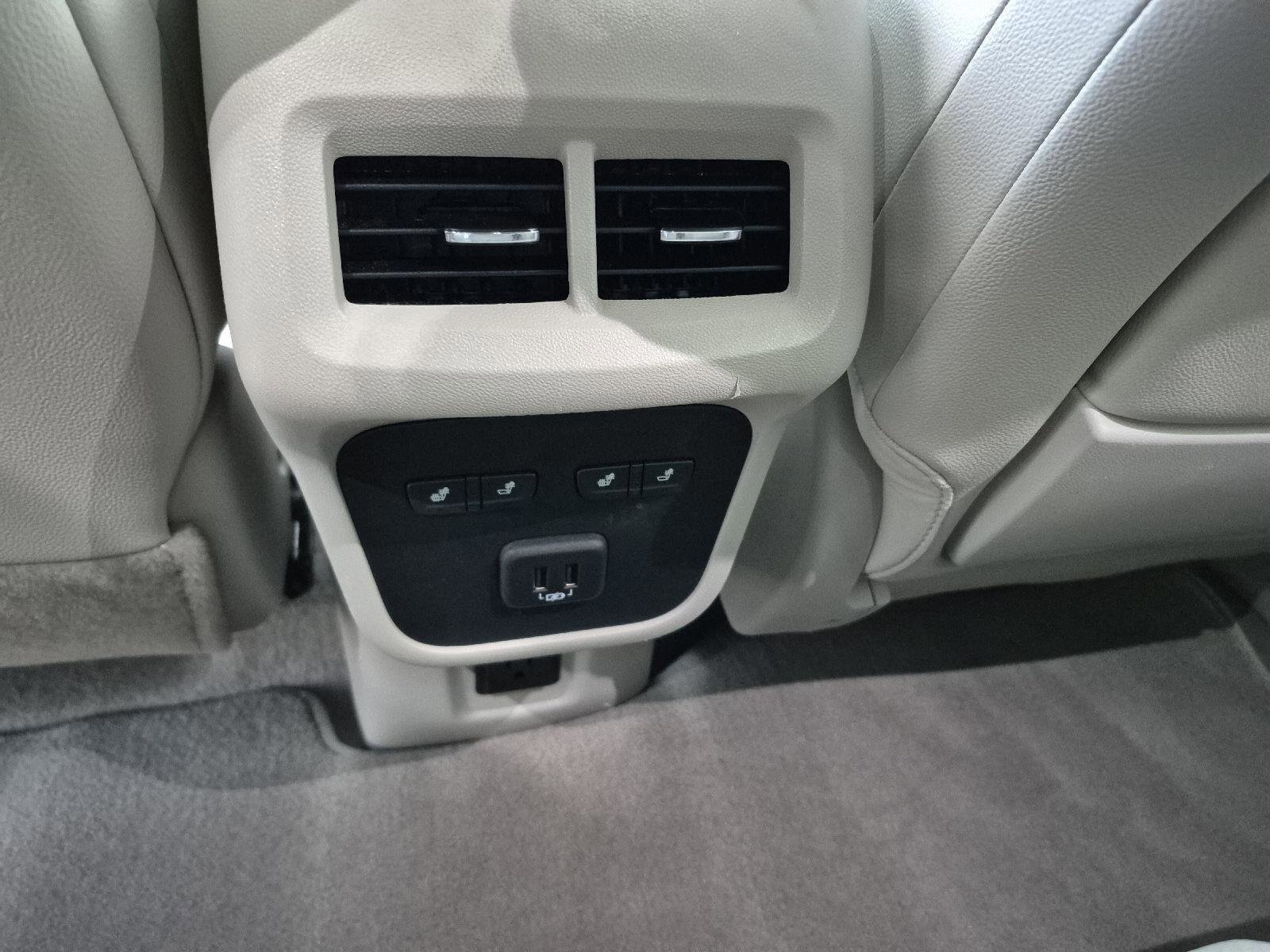 Used 2024 GMC Terrain Denali w/ Denali Premium Package image 24