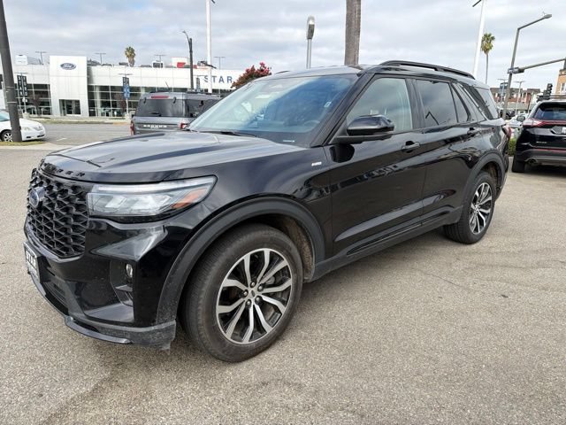 Certified 2025 Ford Explorer ST-Line AWD/4WD image 3
