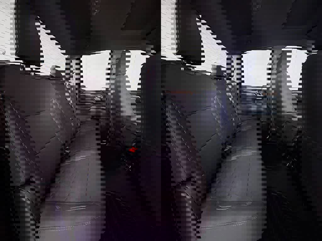 Used 2025 Chevrolet Silverado 1500 LT image 32