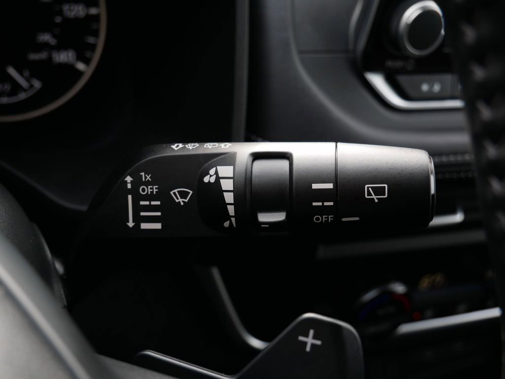 Used 2025 Nissan Rogue SV image 20