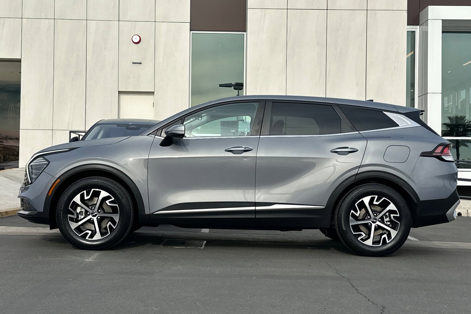 Used 2024 Kia Sportage EX image 6