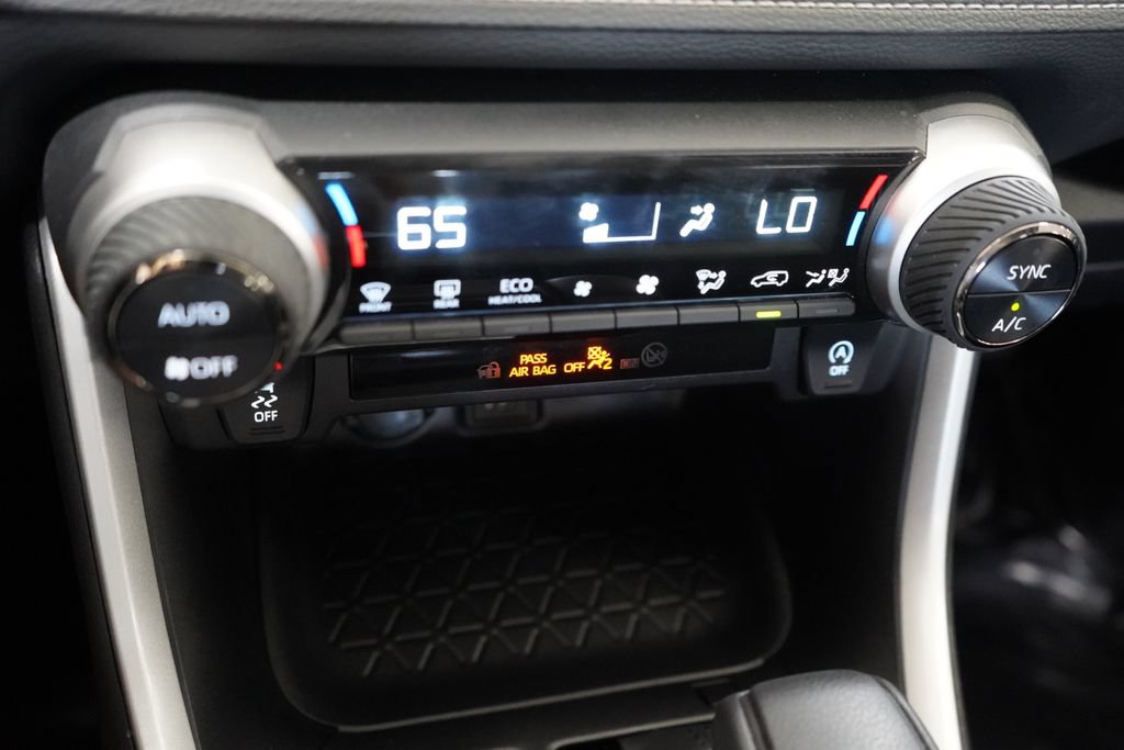 Used 2025 Toyota RAV4 XLE AWD/4WD image 37