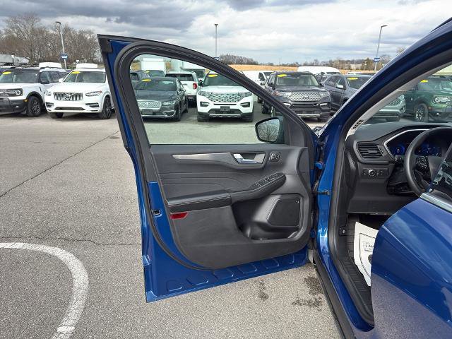 Certified 2022 Ford Escape Titanium image 21