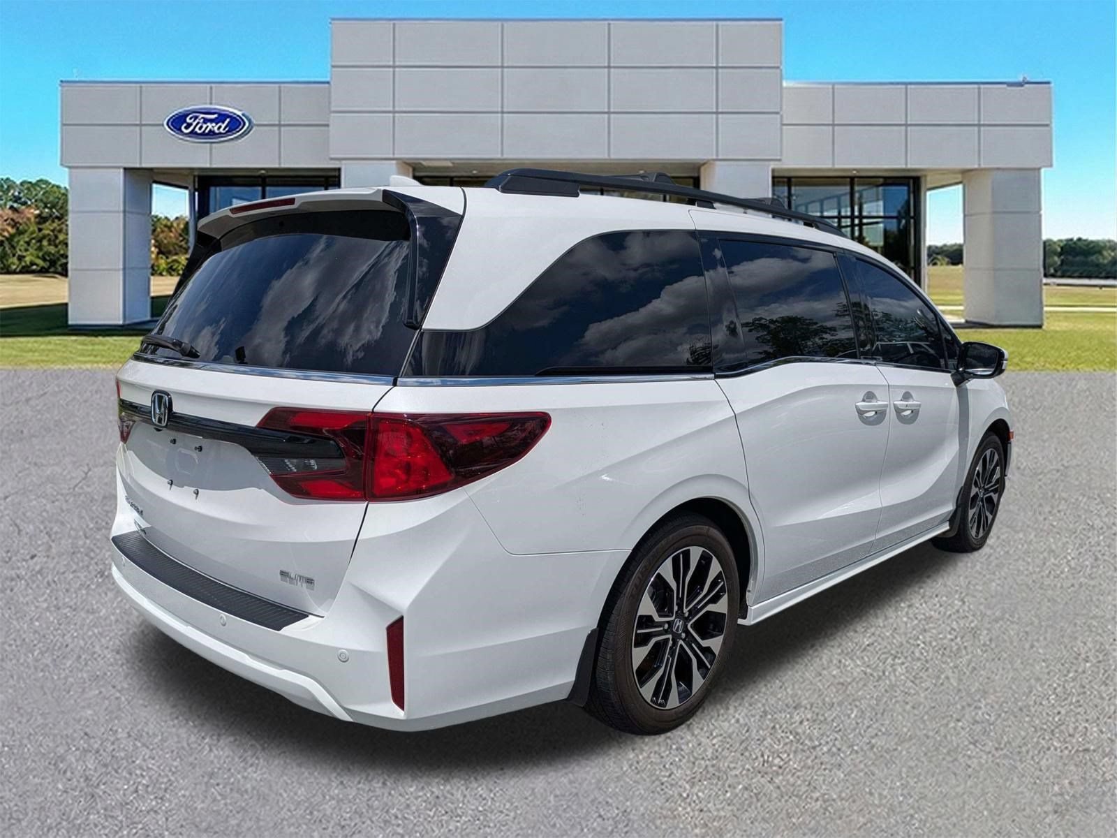 Used 2025 Honda Odyssey Elite image 2