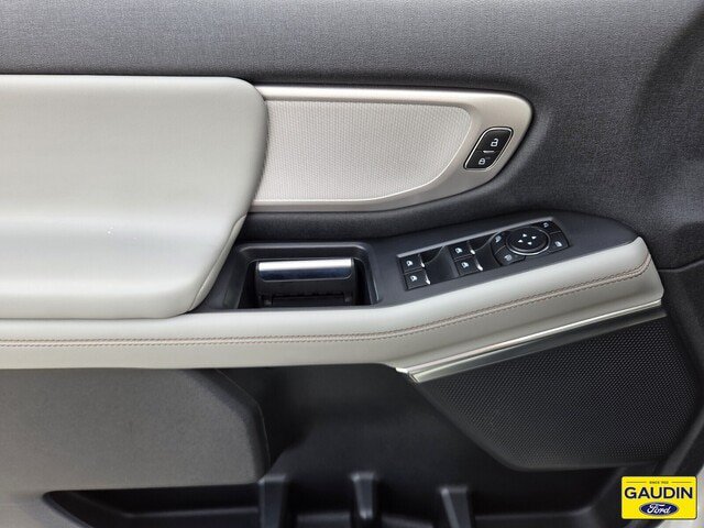 Certified 2025 Ford Expedition Active AWD/4WD image 19