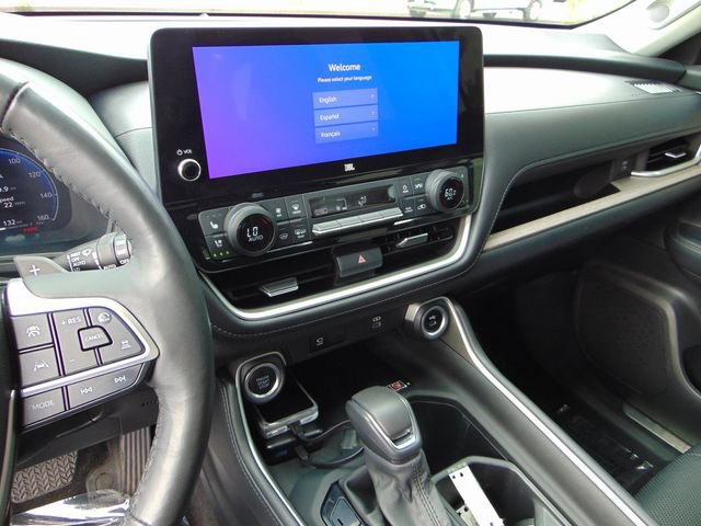 Used 2024 Toyota Grand Highlander AWD image 12