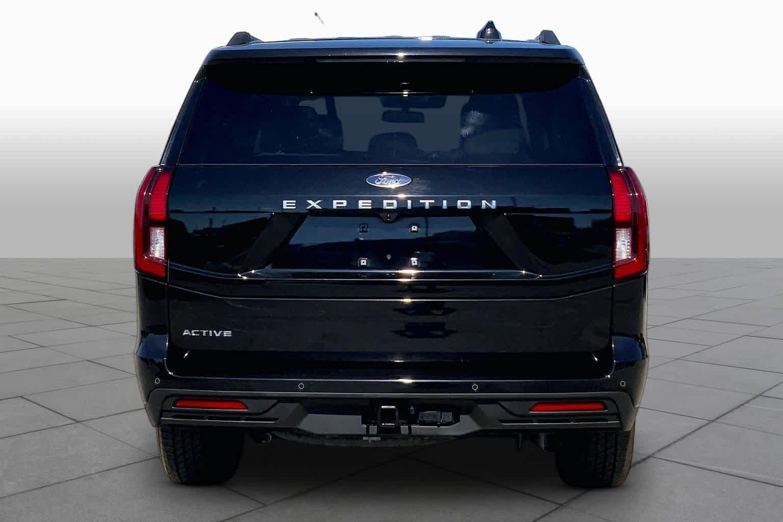 Certified 2025 Ford Expedition Active RWD image 5
