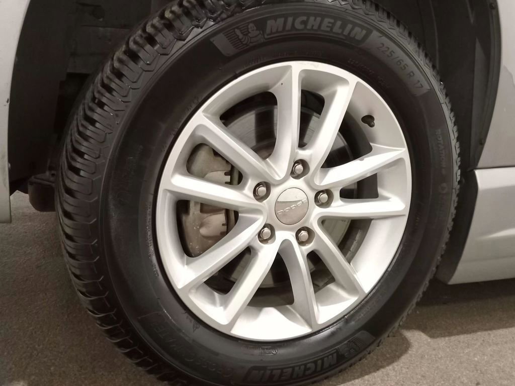 Used 2018 Dodge Grand Caravan SXT image 11