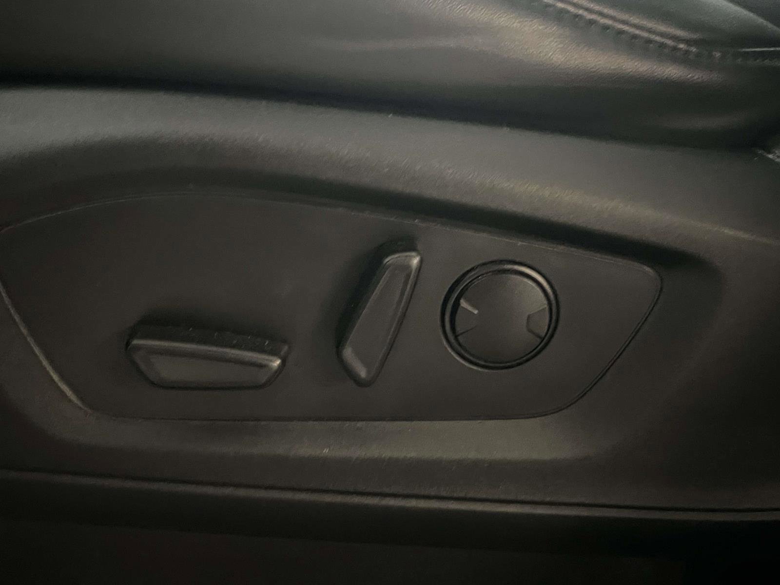 Certified 2021 Ford Explorer XLT w/ Equipment Group 202A image 21