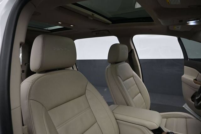 Used 2019 GMC Acadia Denali w/ Technology Package FWD image 32