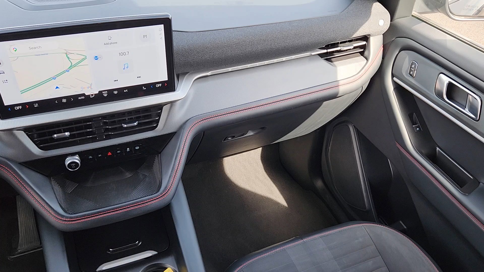 Certified 2025 Ford Explorer ST-Line image 7