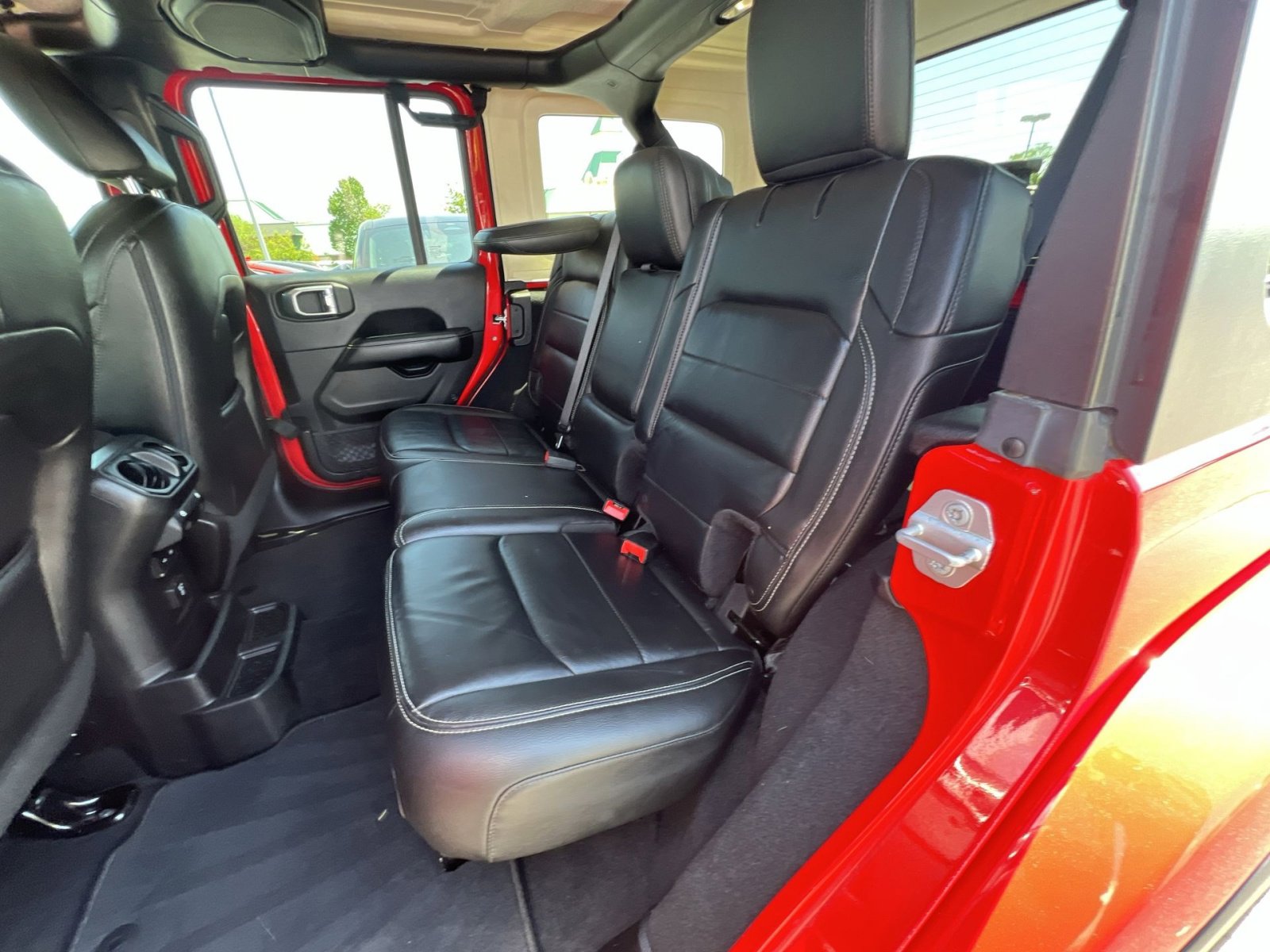 Used 2018 Jeep Wrangler Unlimited Sahara w/ Dual Top Group AWD/4WD image 31