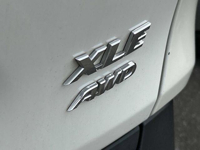 Used 2022 Toyota RAV4 XLE Premium AWD/4WD image 7