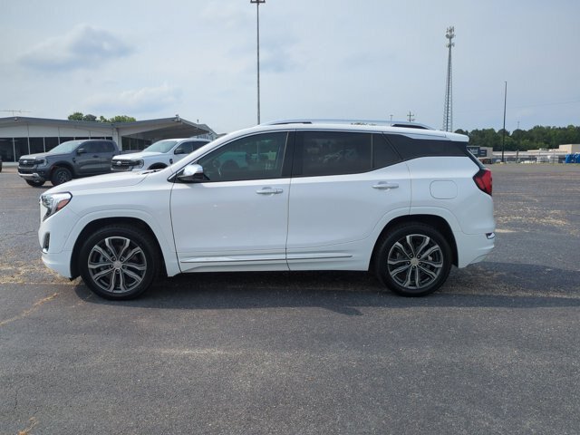 Used 2020 GMC Terrain Denali w/ Denali Premium Package FWD image 7