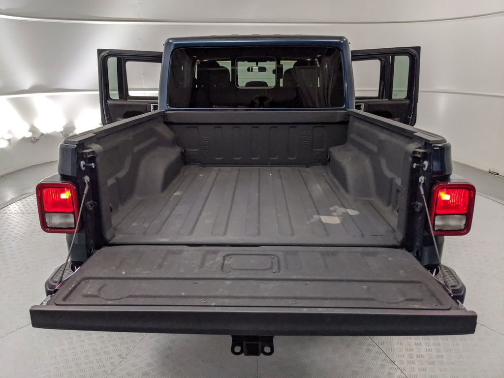 Used 2025 Jeep Gladiator Sport image 7