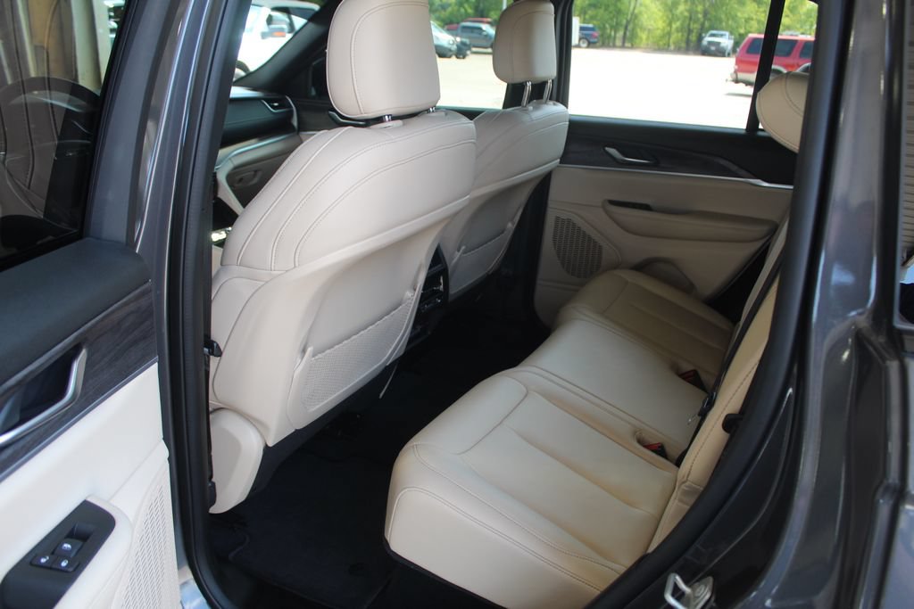 Used 2024 Jeep Grand Cherokee Limited RWD image 33
