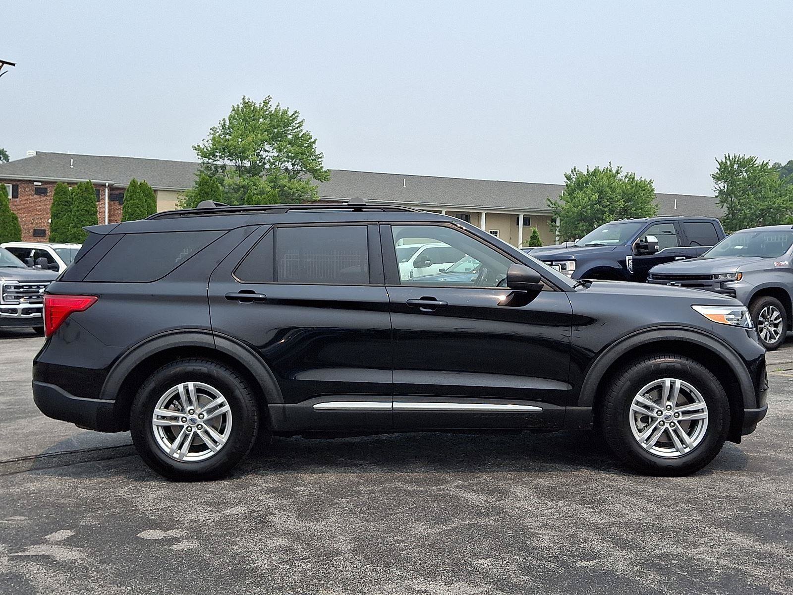 Certified 2020 Ford Explorer XLT w/ Comfort Package AWD/4WD image 7