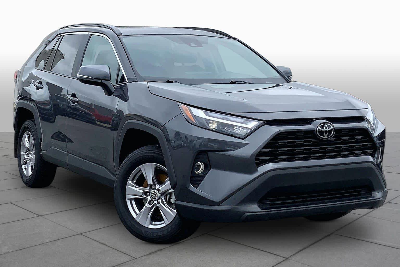 Used 2025 Toyota RAV4 XLE w/ Convenience Package FWD image 3