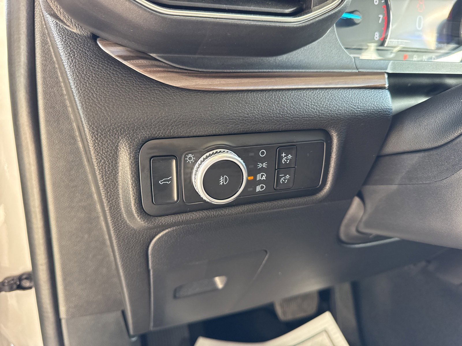 Certified 2022 Ford Explorer Limited w/ Limited Technology Package image 26