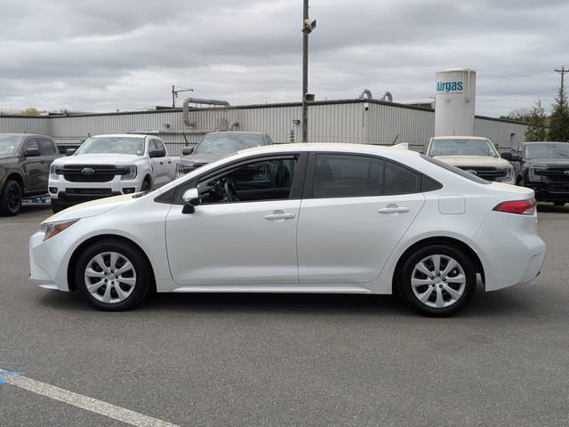 Used 2024 Toyota Corolla LE FWD image 2