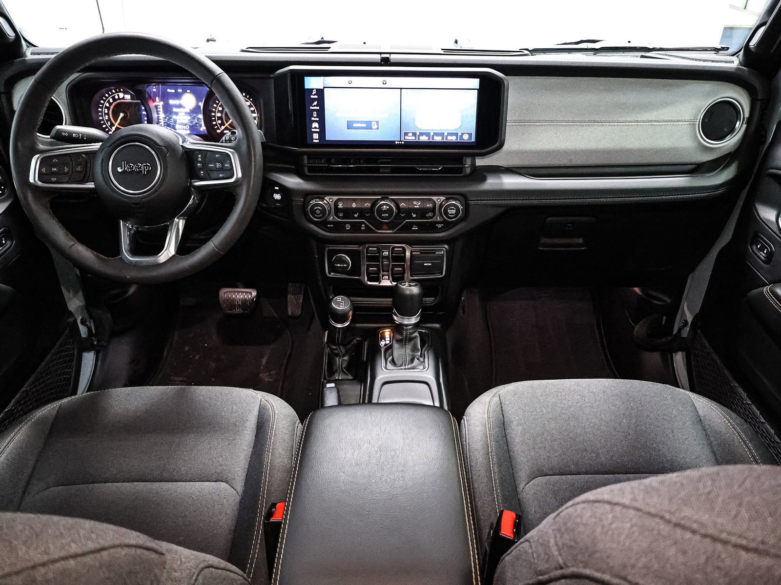 Used 2024 Jeep Wrangler Sahara image 24