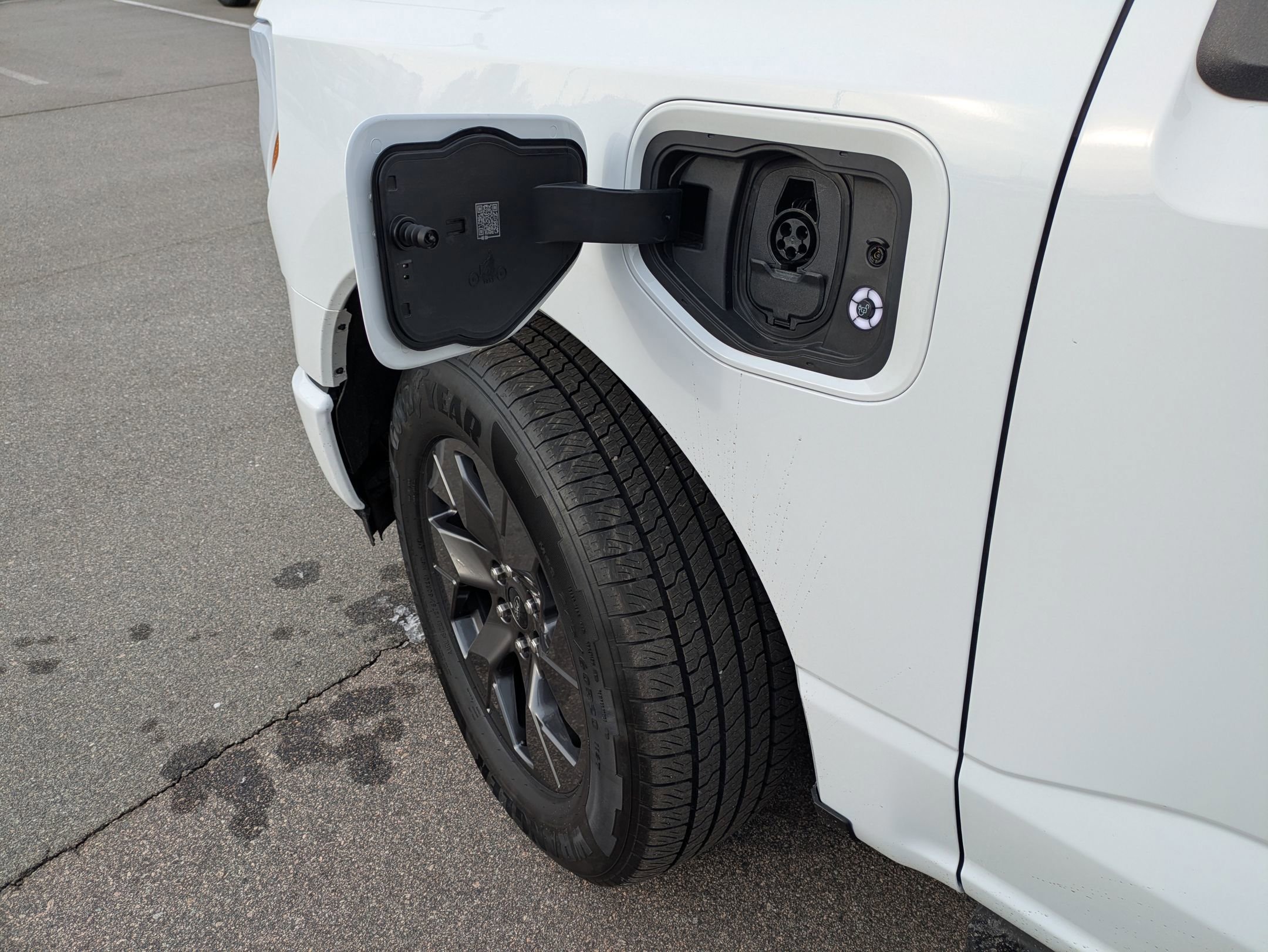 Certified 2024 Ford F150 Lightning Lariat image 15