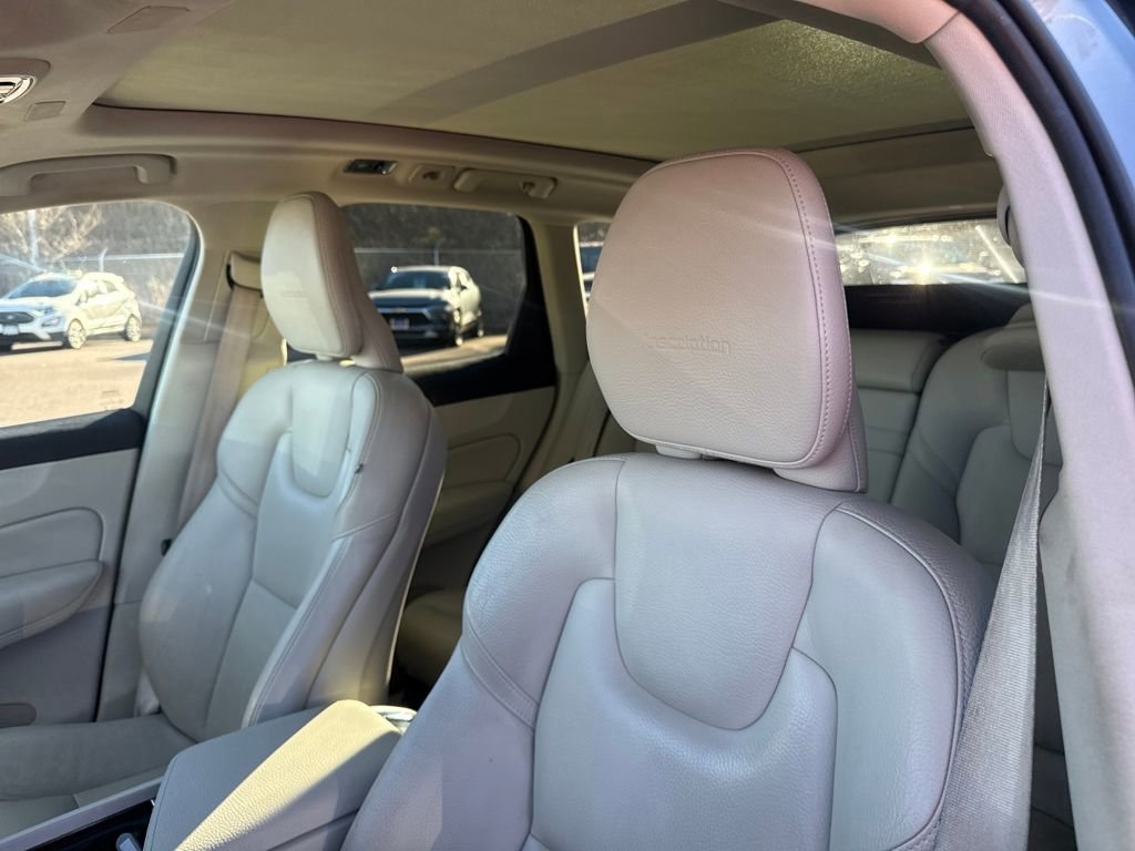 Used 2019 Volvo XC60 T5 Inscription image 12
