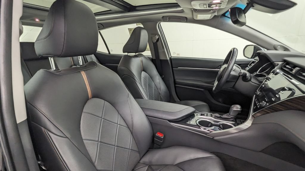 Used 2018 Toyota Camry XLE FWD image 39