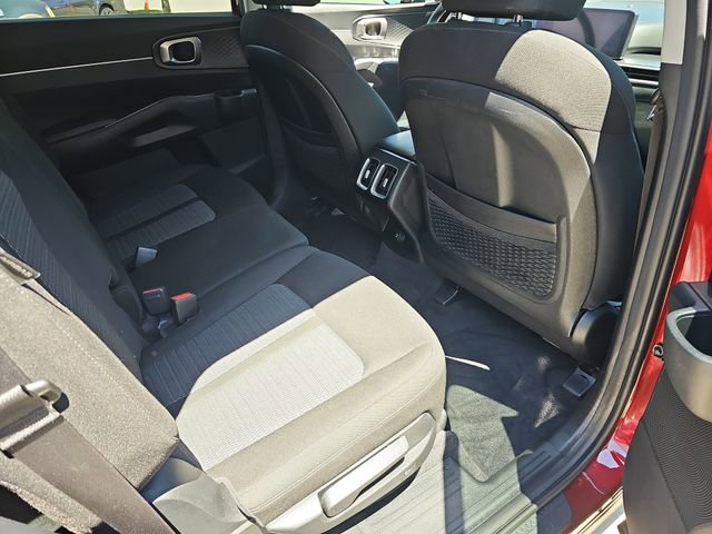 Used 2025 Kia Sorento LX FWD image 11