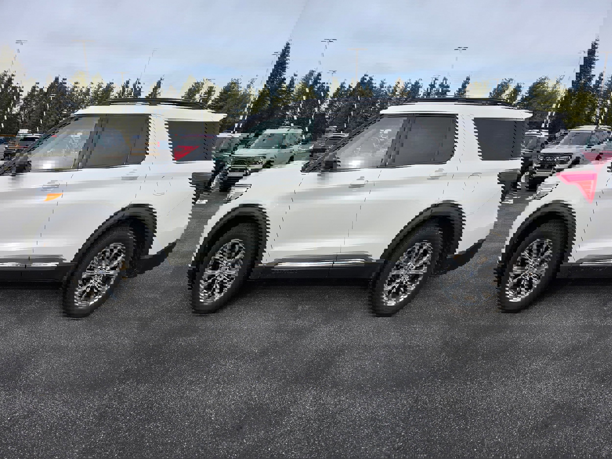 Certified 2022 Ford Explorer XLT w/ Equipment Group 202A image 6