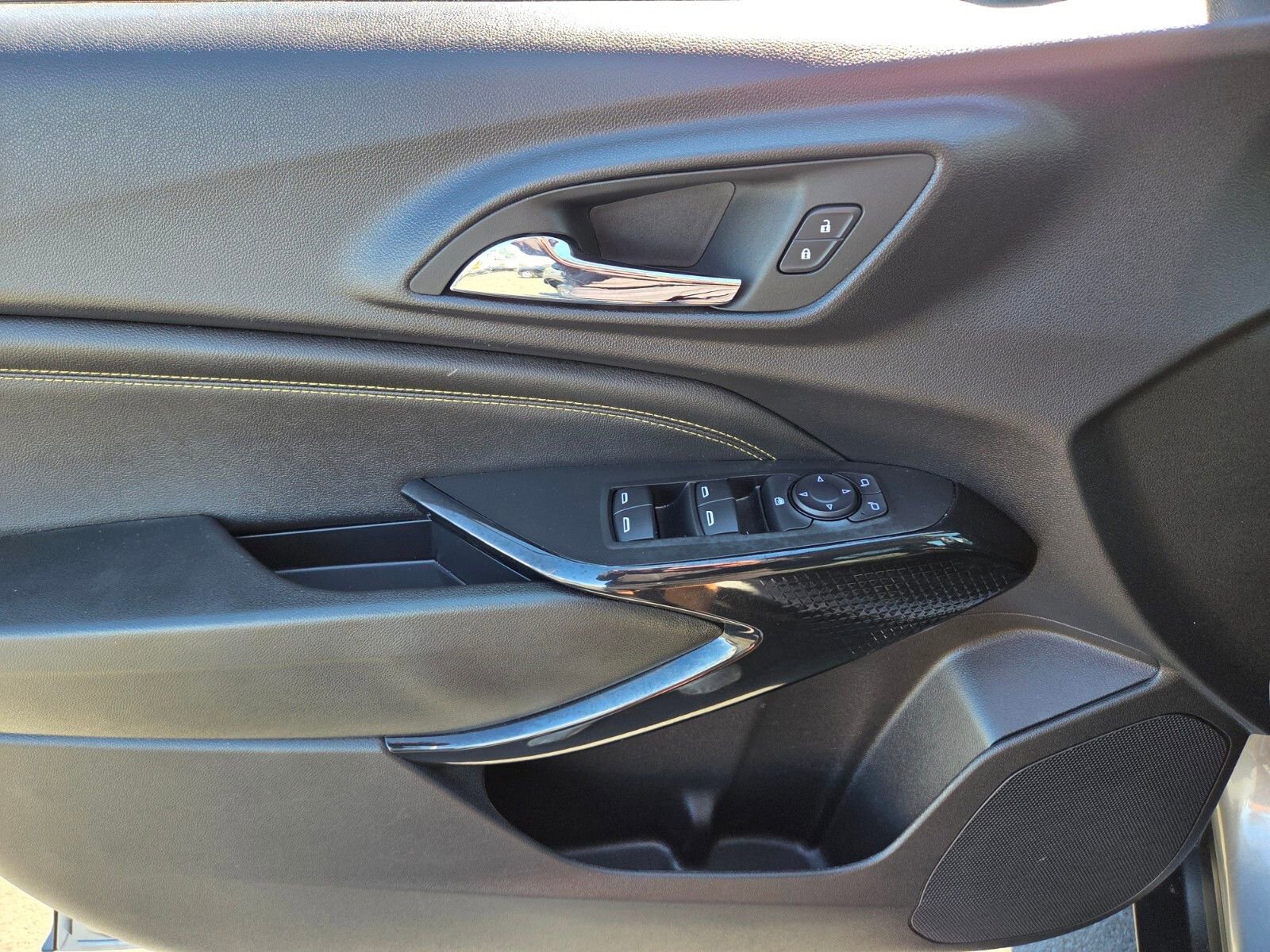 Used 2025 Chevrolet Trax LT image 16