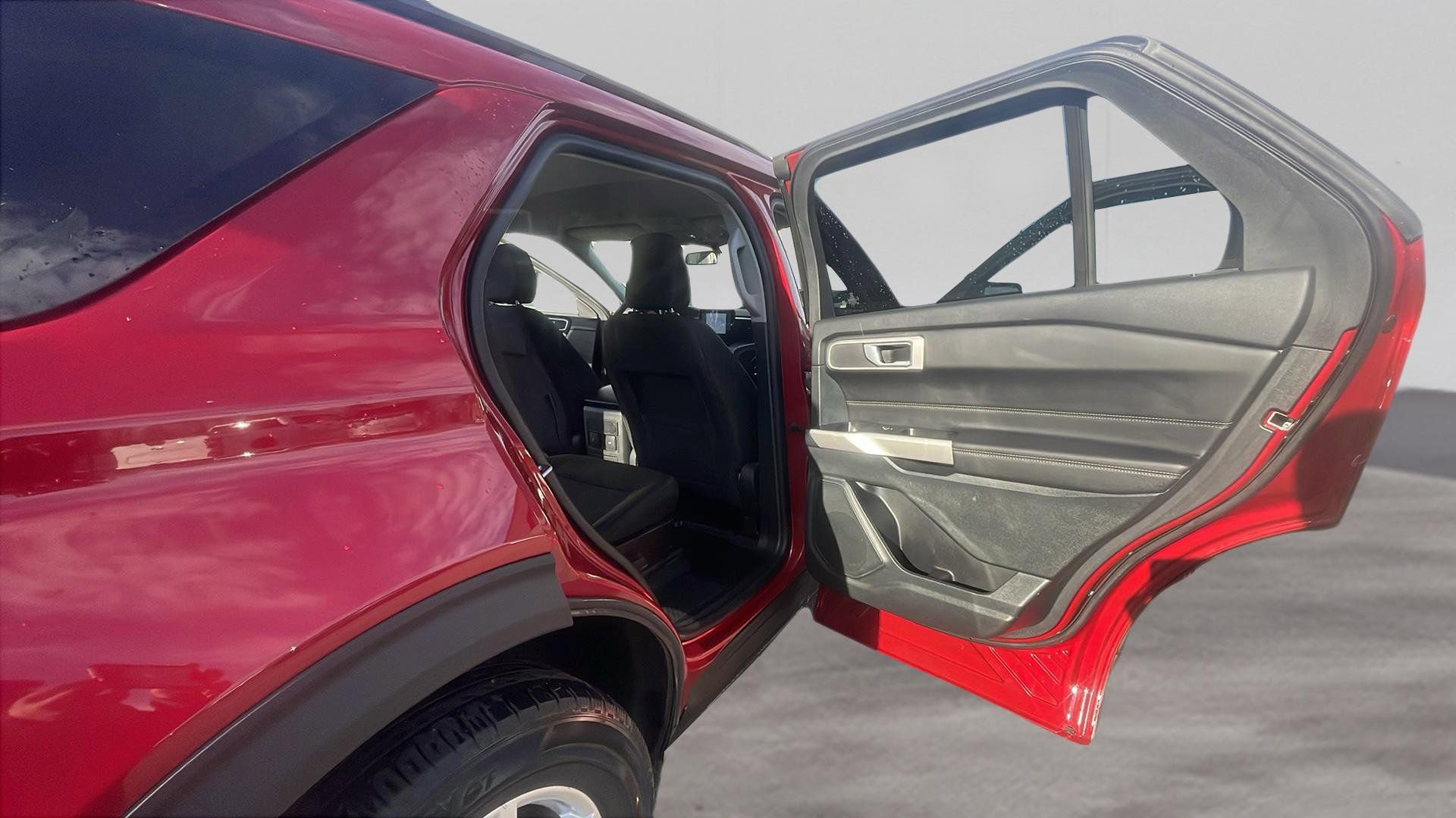 Certified 2023 Ford Explorer XLT w/ Class IV Trailer Tow Package image 21