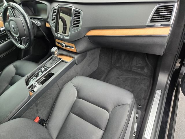 Used 2022 Volvo XC90 T5 Momentum image 11