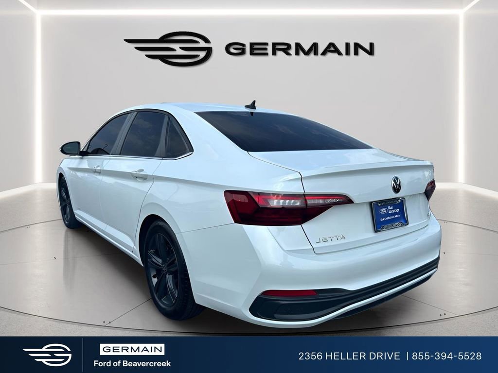 Used 2024 Volkswagen Jetta SE image 3