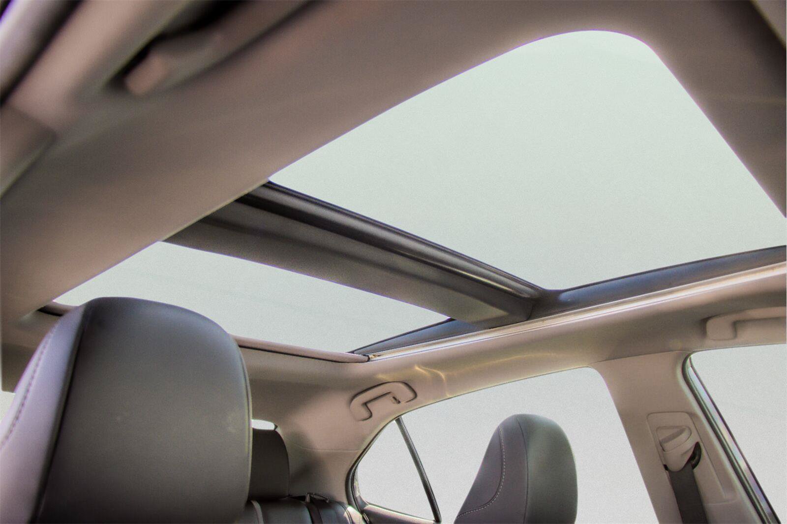 Used 2019 Toyota Camry XSE FWD image 5