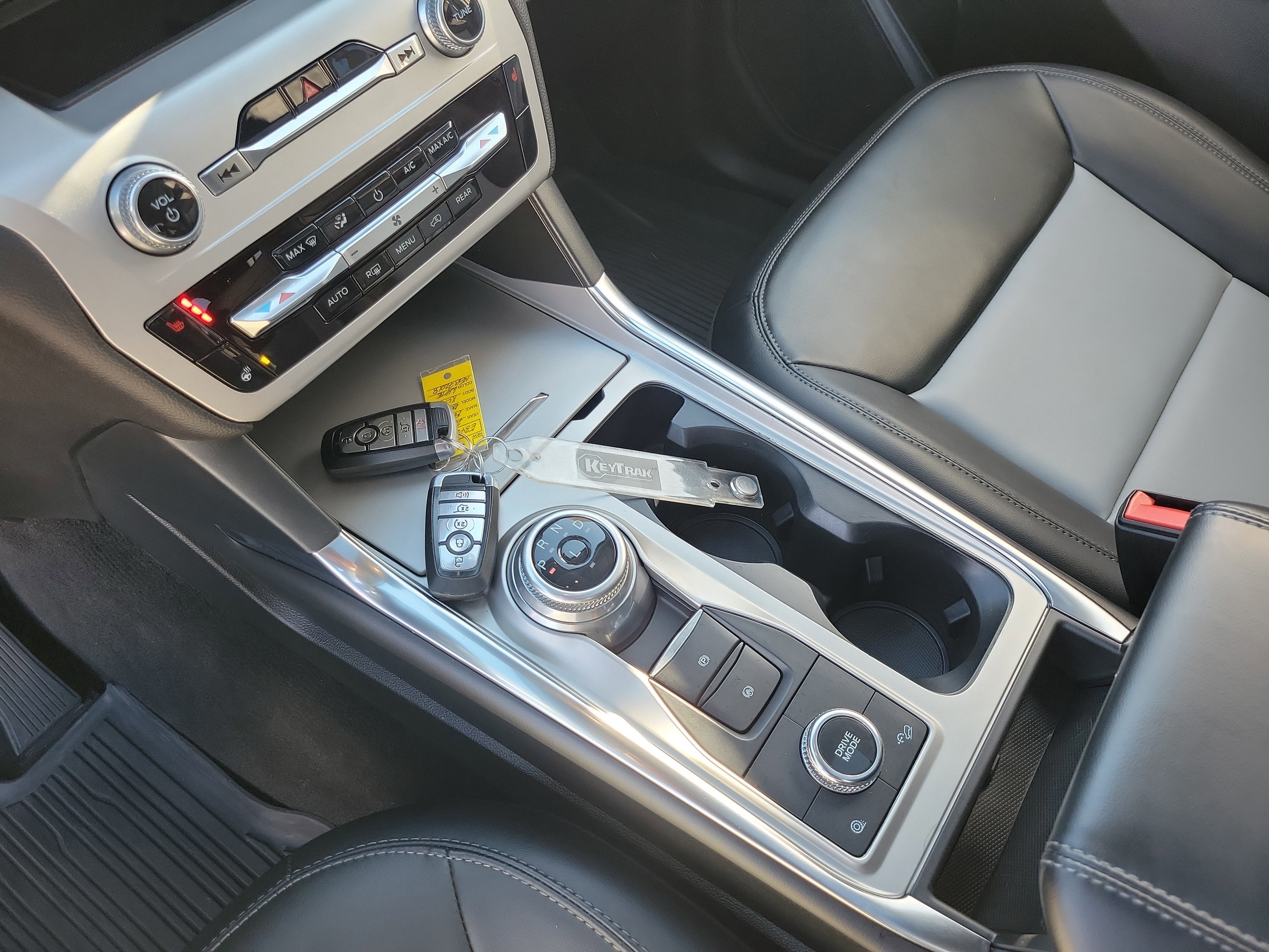 Certified 2022 Ford Explorer XLT w/ Equipment Group 202A image 9