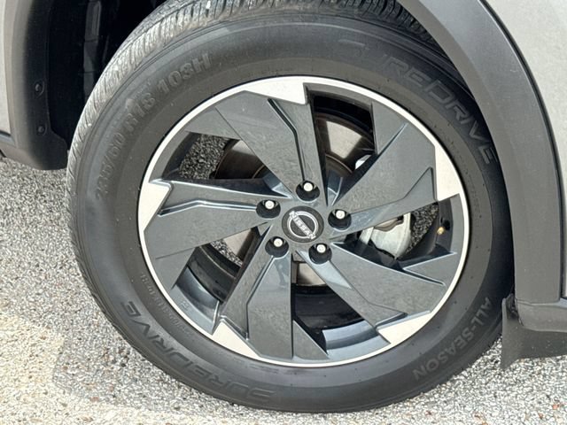Used 2024 Nissan Rogue SV AWD/4WD image 10