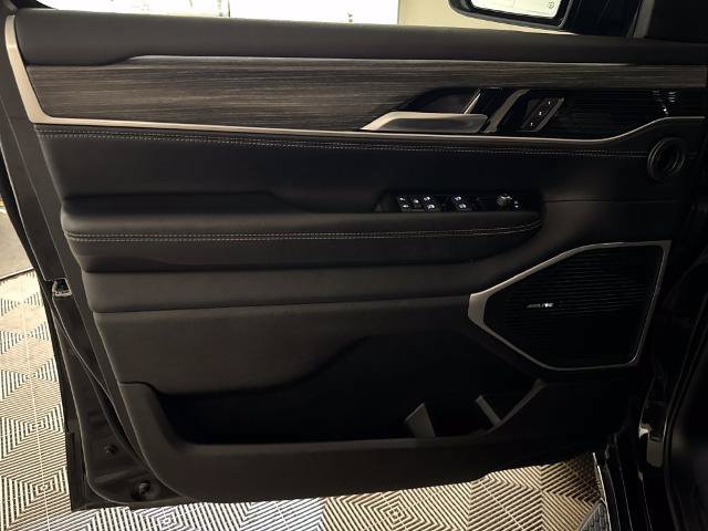 Used 2024 Jeep Wagoneer Series II w/ Flexible Seating Group RWD image 16